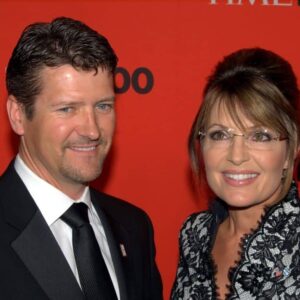 Sarah Palin was crushed after her 27-year role model marriage ended by email, now she’s found love again